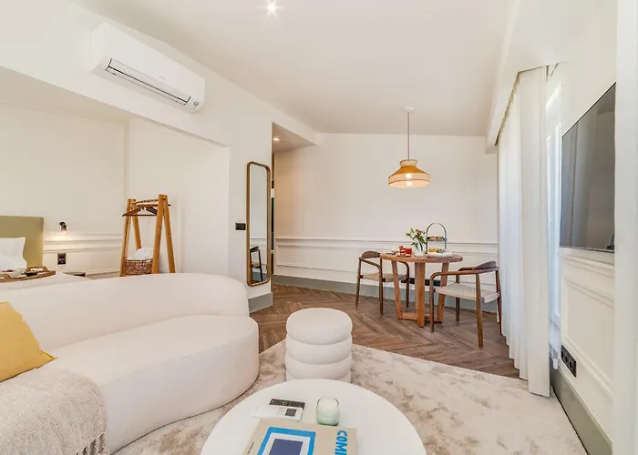 Hygge House Downtown Apartment *